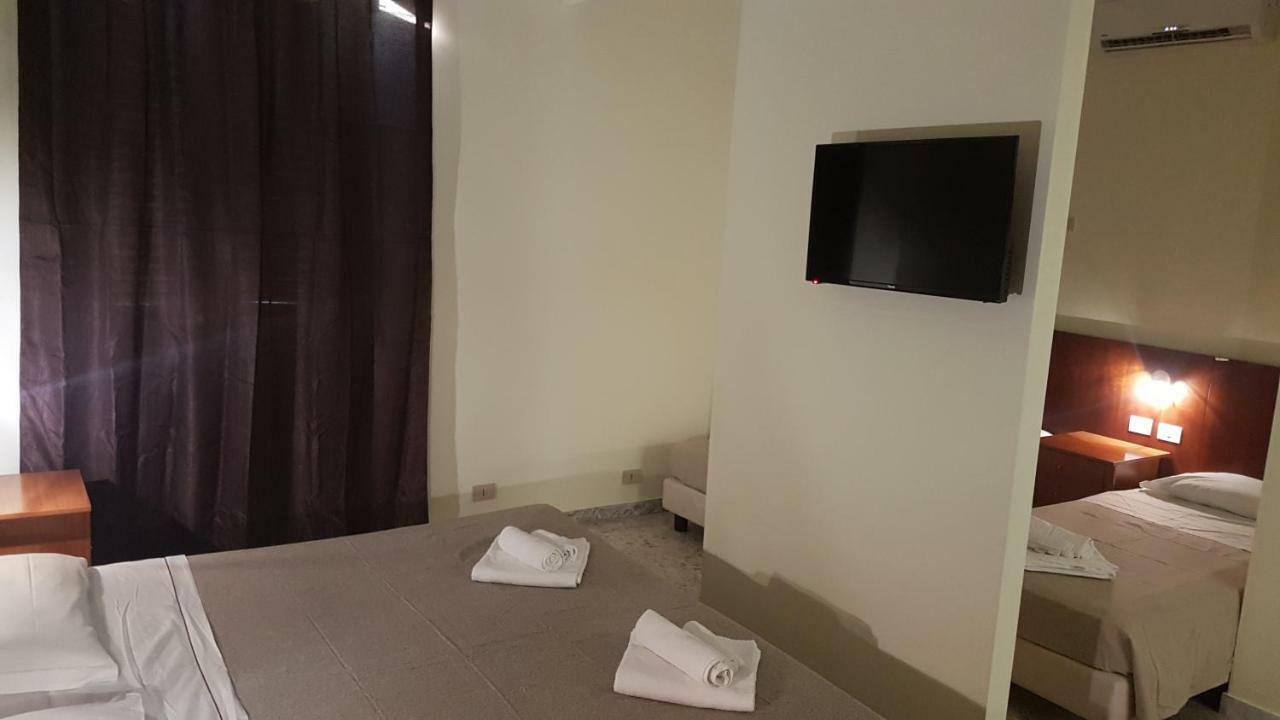 Hotel Domus Ferraro à Rome Extérieur photo
