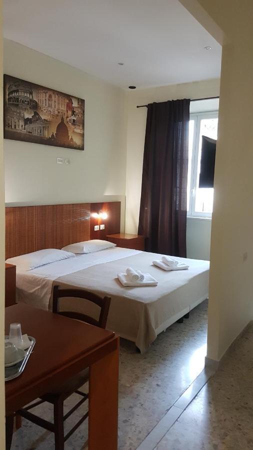 Hotel Domus Ferraro à Rome Extérieur photo