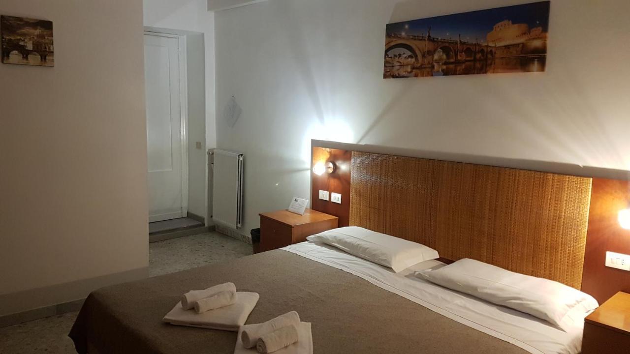 Hotel Domus Ferraro à Rome Extérieur photo